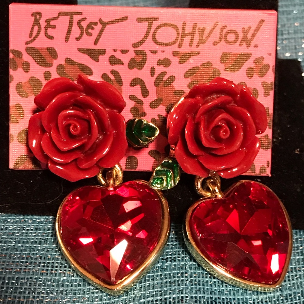 Cute rose earrings